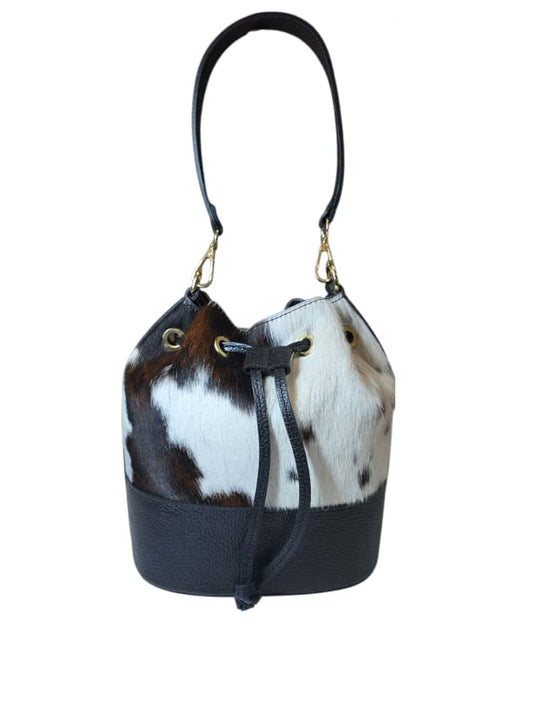 orsa secchiello in cavallino maculato e pelle nera con dettagli dorati e tracolla rimovibile